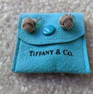 Tiffany almost new post earrings